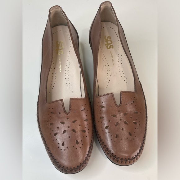 SAS Comfort Slip On Low Heel Leather Pump Like New Size 7.5 Made in the USA! - Picture 1 of 13